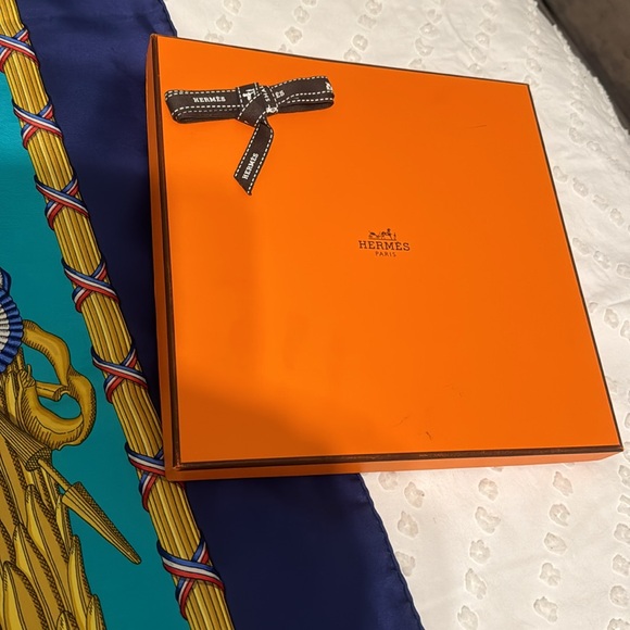 HERMÈS PARIS 1980’s 'Hermés’ French Revolution commemorative silk scarf France - Picture 8 of 11